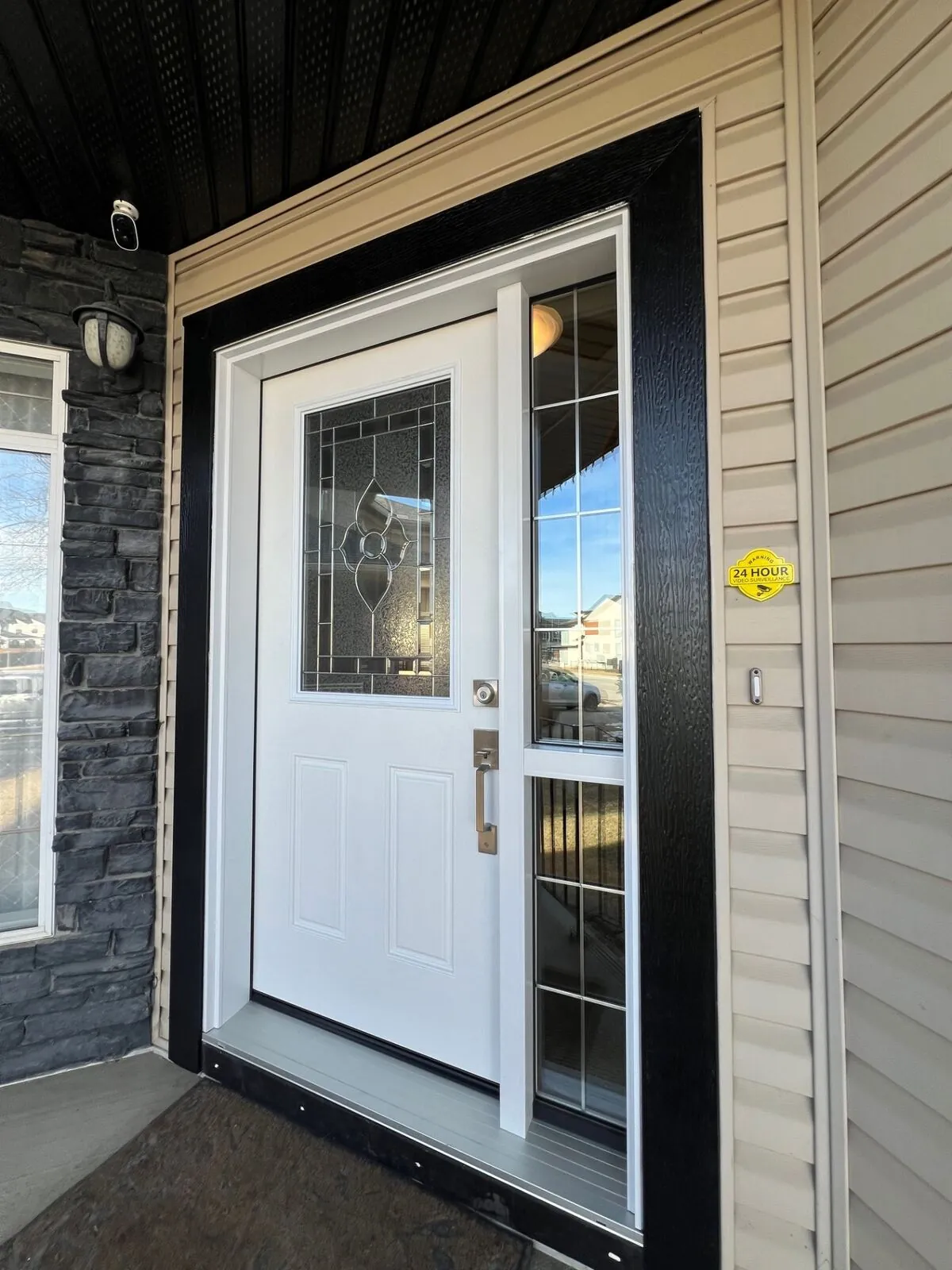 Entry door with decorative glass insert